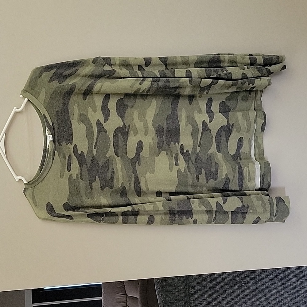 Time & Tru camouflage hacci pullover